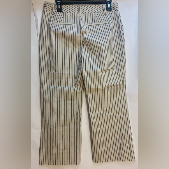Cabi Tick Tock Woman’s Crop Pants, Cream and Blue Pinstripe Size 6 - Picture 6 of 11